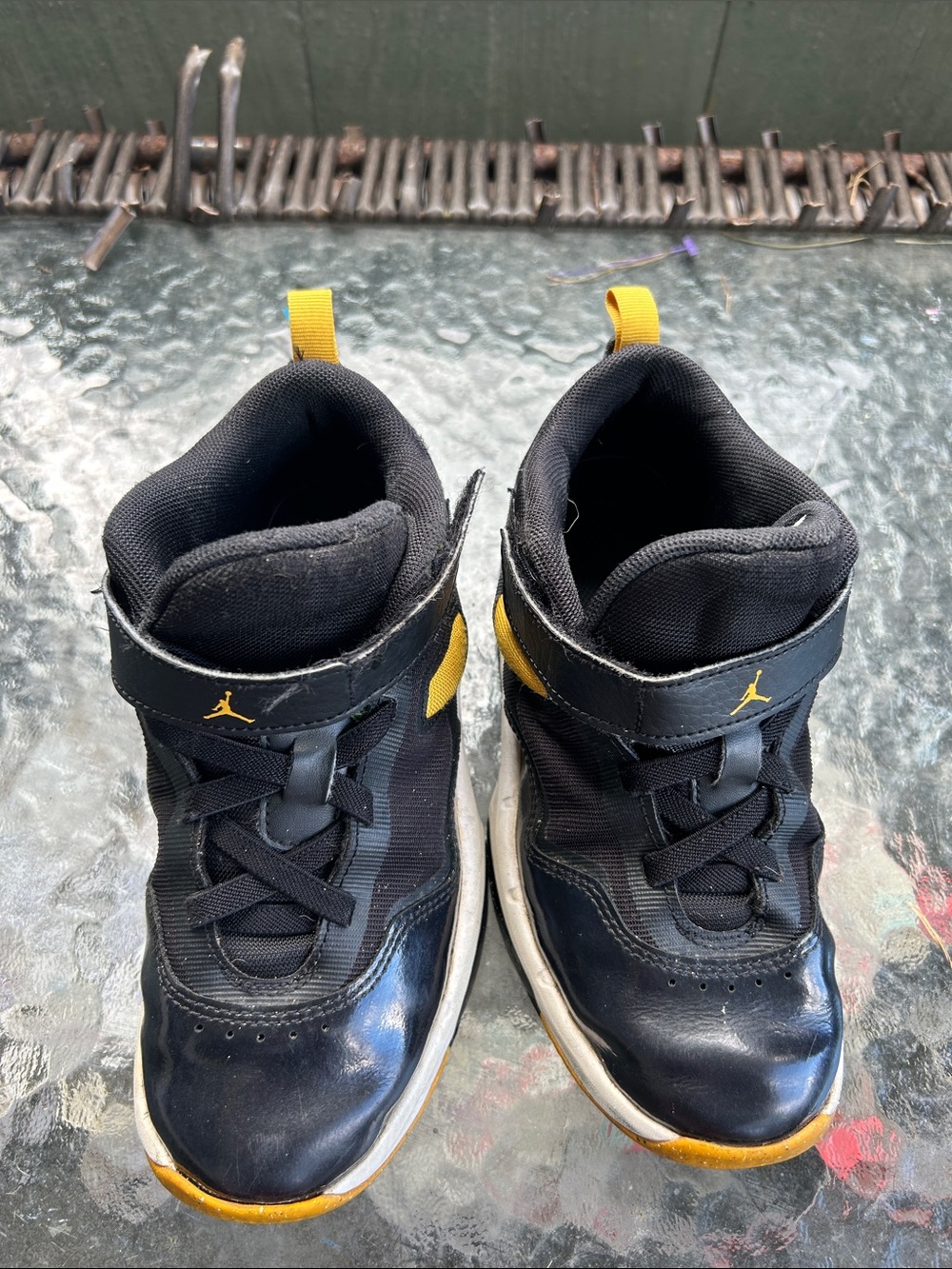 Kids Nike Jordan Boys' Black and Yellow High-Top Sneakers size 2